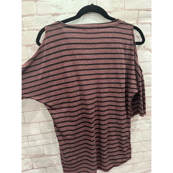 Stateside cold shoulder top size small - Picture 5 of 7